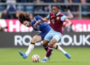 开云体育在线-华伦西亚主场告捷，稳居积分榜中游