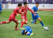 开云体育APP下载-精彩比赛中球员拼尽全力，为胜利而战