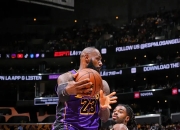 开云平台-湖人队全面胜负两连败，詹姆斯重回巅峰状态