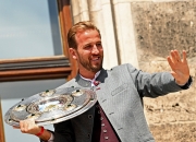 开云体育官网-力争上游，冠军奖杯成为球队追求目标