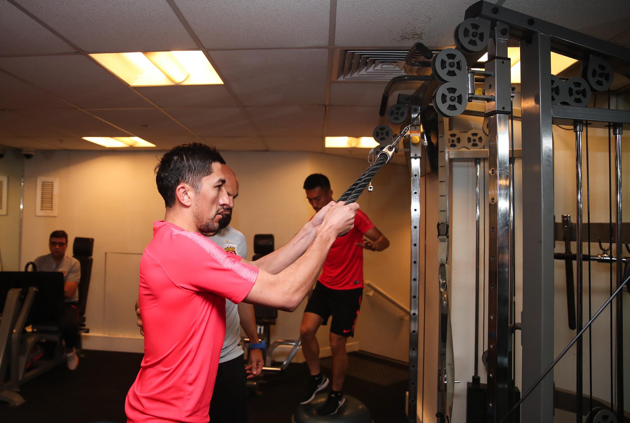 上港球员集训备战，为即将到来的比赛做最好的准备！的简单介绍