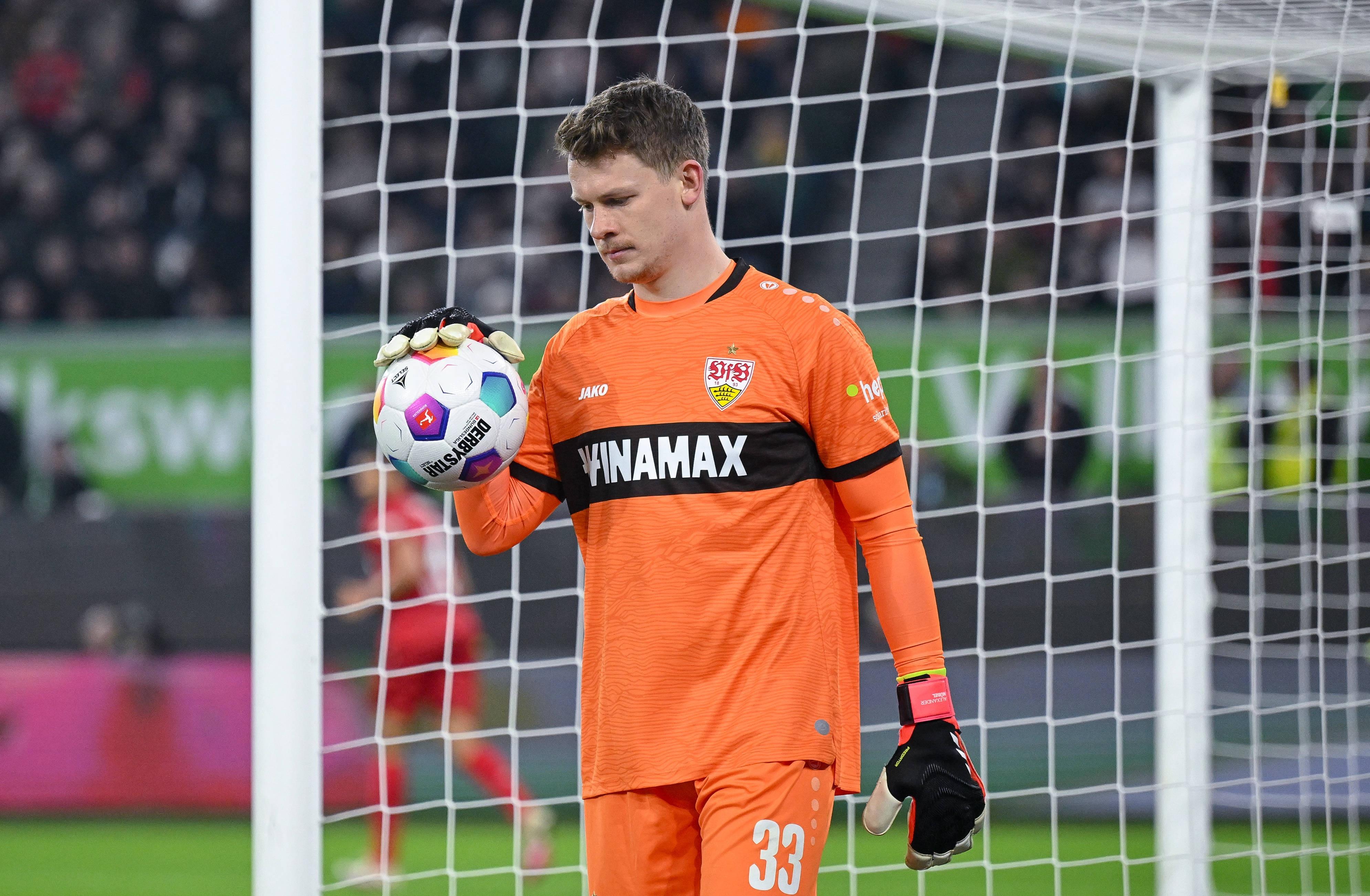 赛场上球员表现出色,展现才华和团队配合 赛场上球员表现出色,展现才华和团队配合