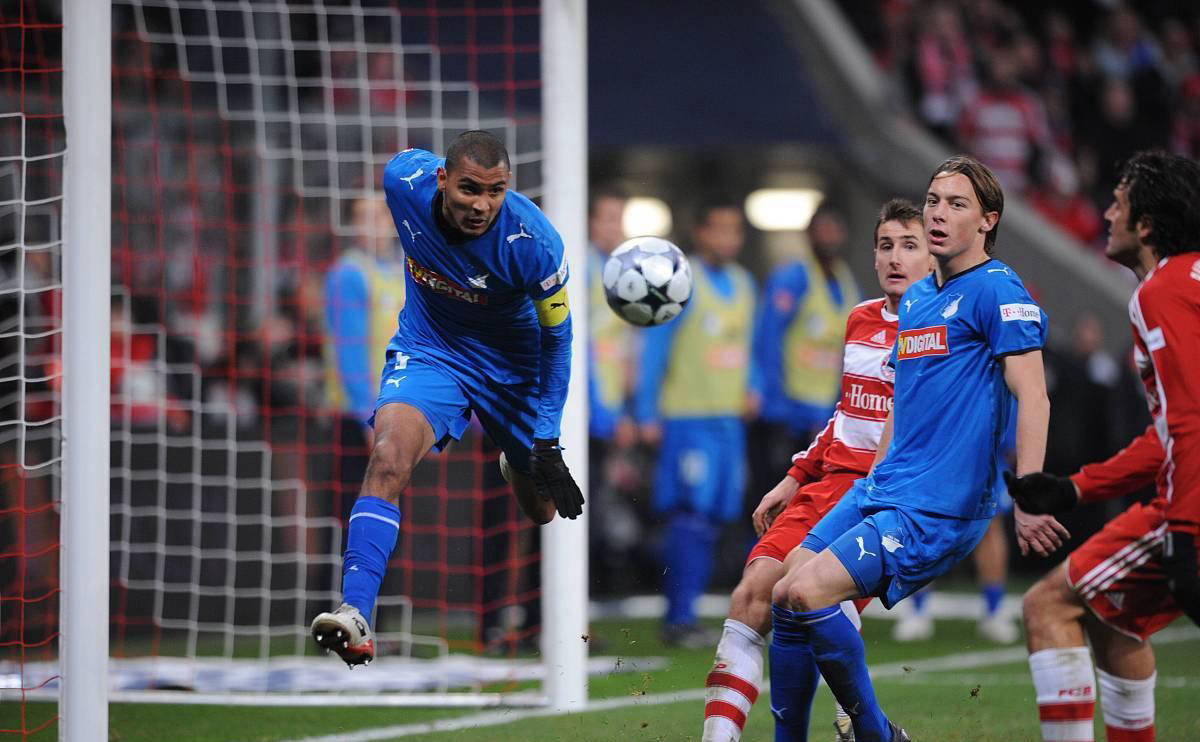 关于斯图加特客场逃平,暂时稳定排名的信息 关于斯图加特客场逃平,暂时稳定排名的信息