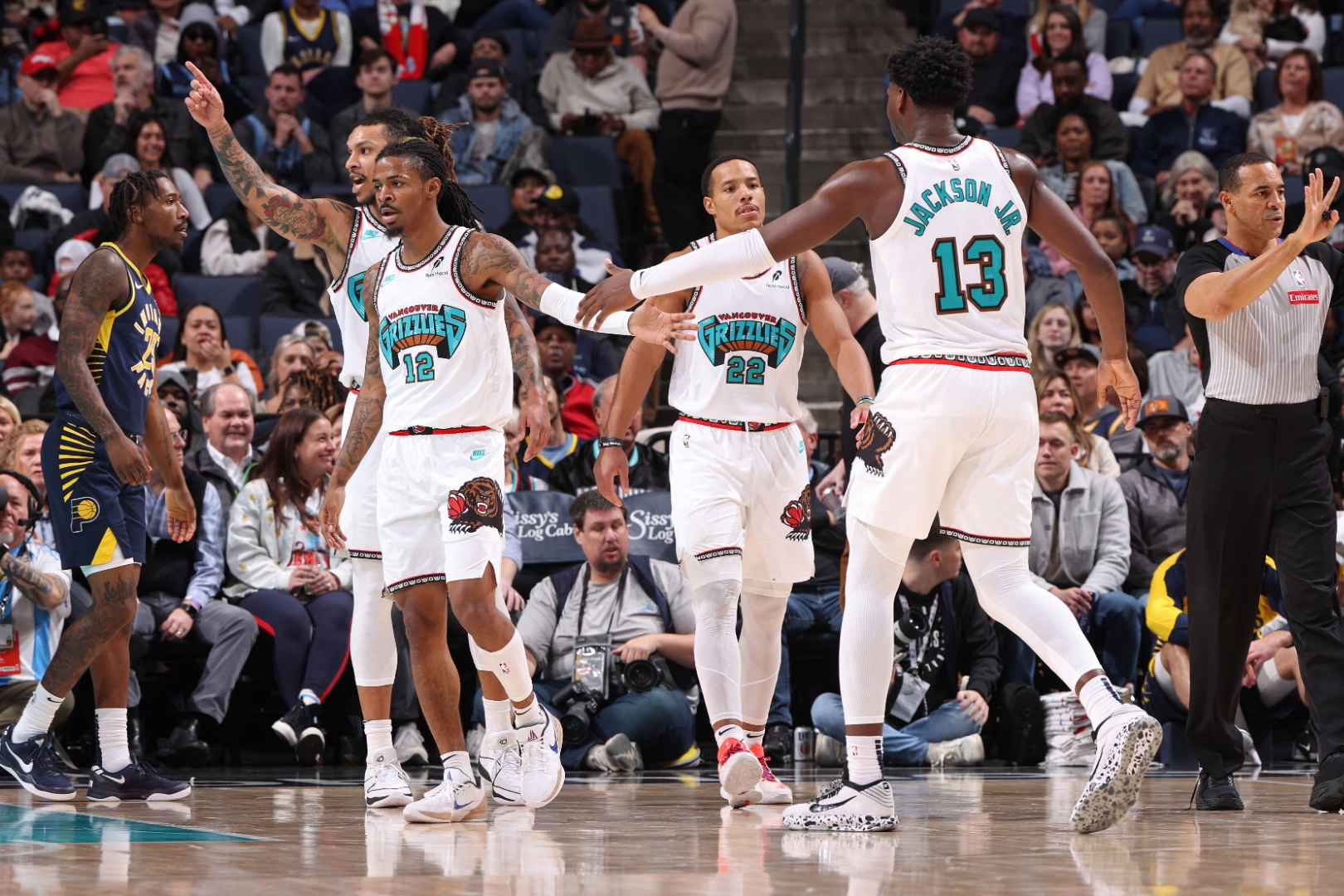 猛龙主场大胜热火，洛瑞贡献分连胜