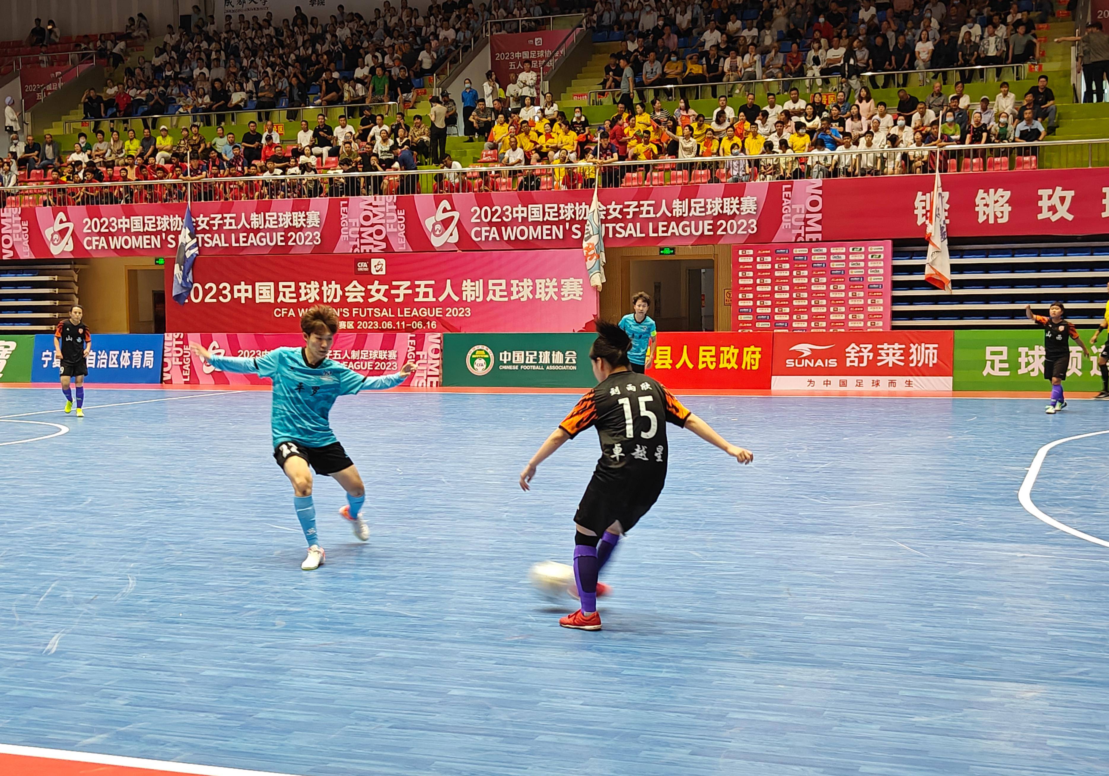 包含国内足球赛事再度热烈展开，场面激烈的词条