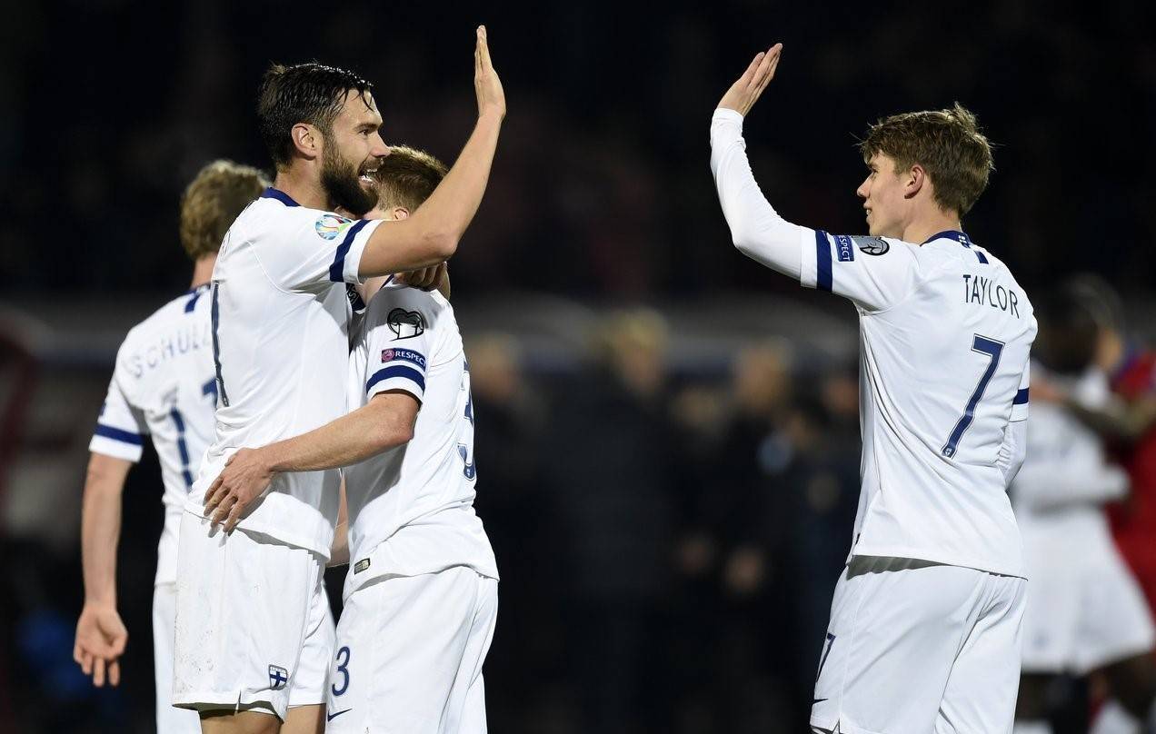 荷兰队迎战乌拉圭，争取胜利