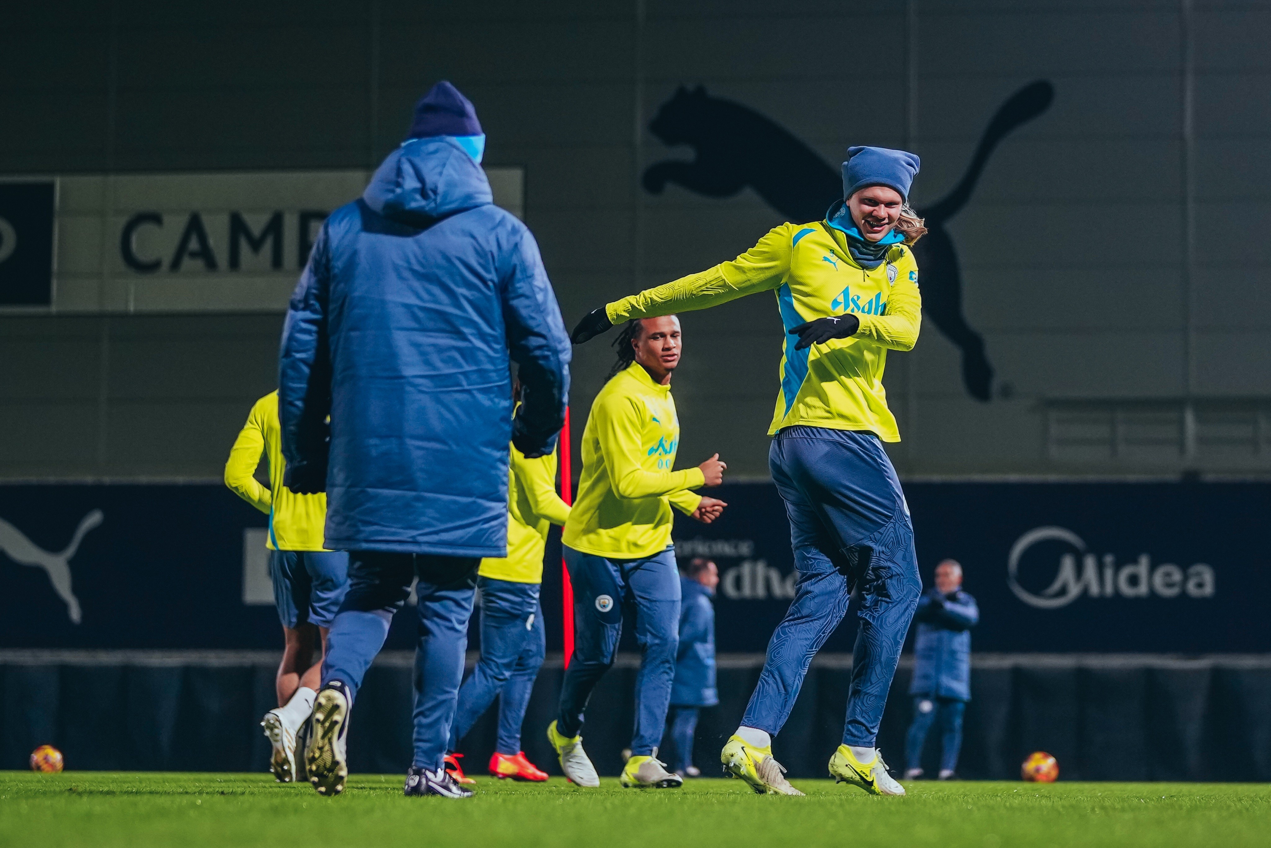 埃弗顿后卫受伤,无法继续比赛 埃弗顿后卫受伤,无法继续比赛