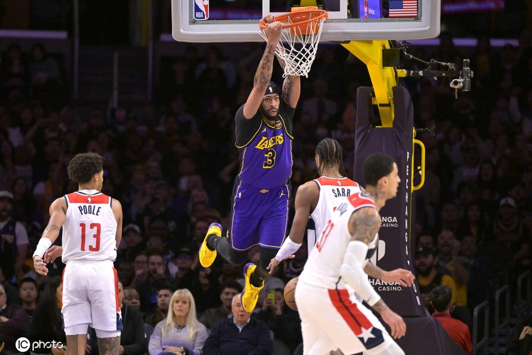 湖人主场大胜步行者，詹皇全场得分王成焦点的简单介绍