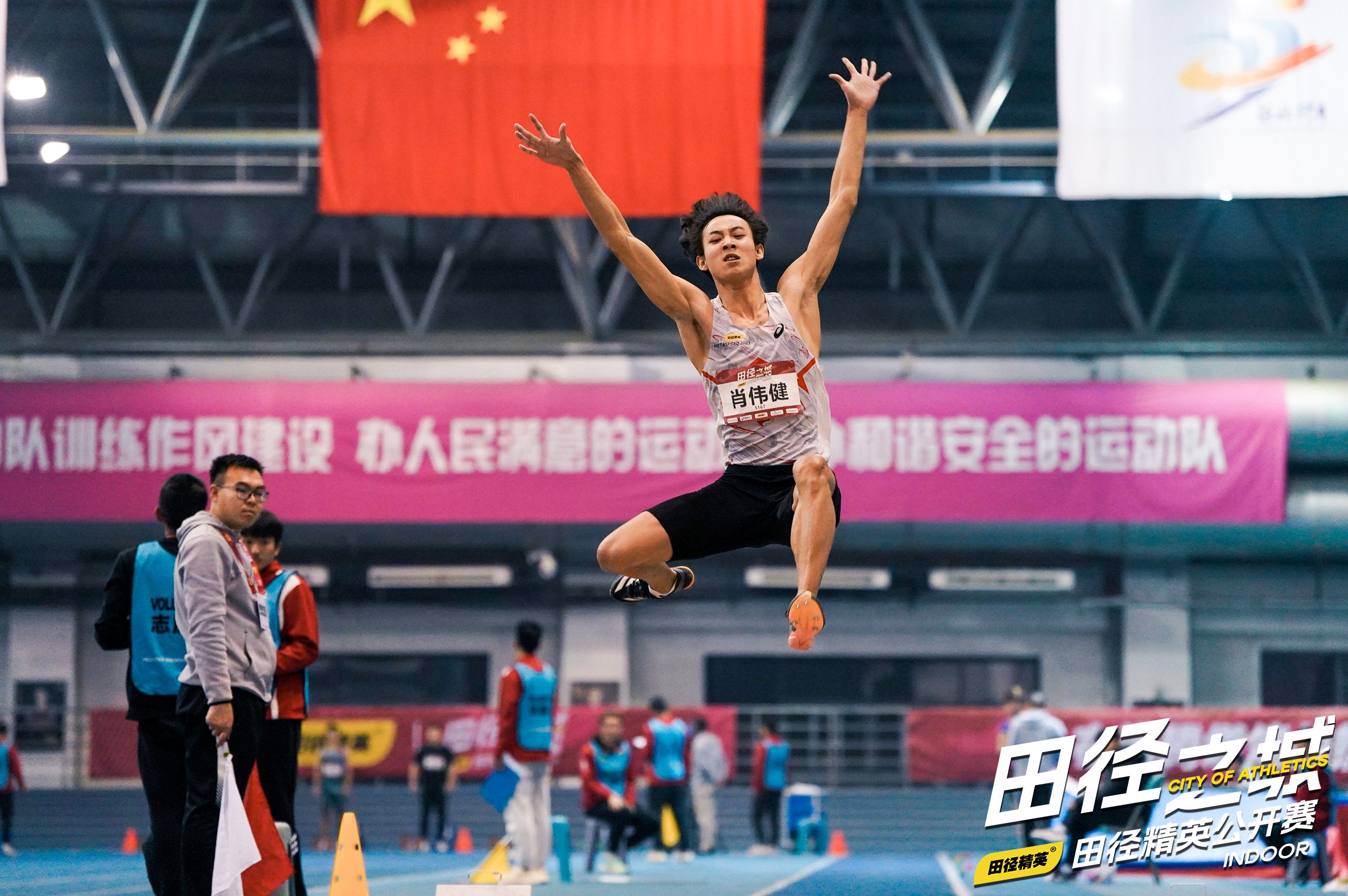 运动员们势不可挡,为比赛取得好成绩 运动员们势不可挡,为比赛取得好成绩