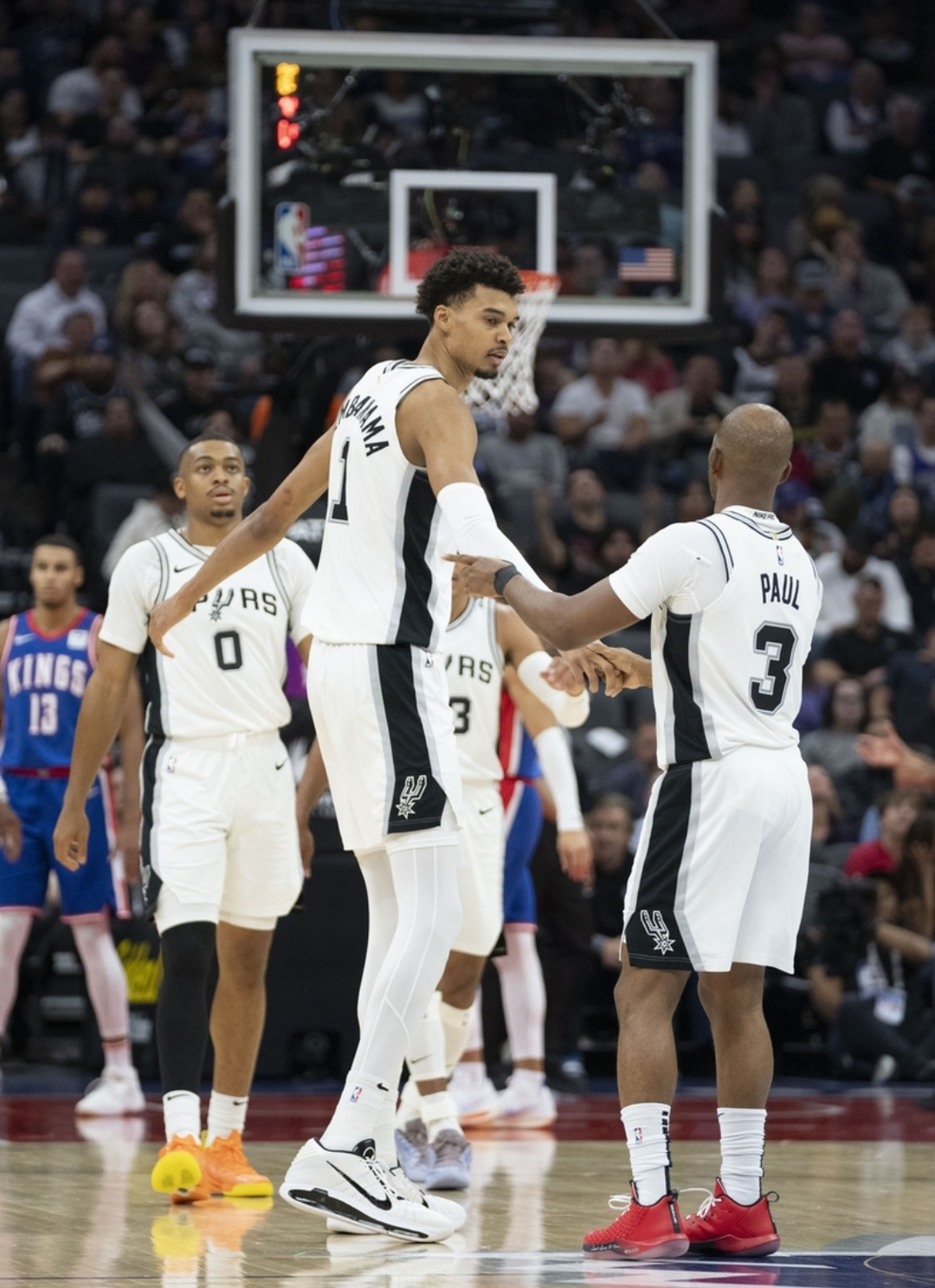 德罗赞领衔全队上双,马刺客场取得三连胜 德罗赞领衔全队上双,马刺客场取得三连胜