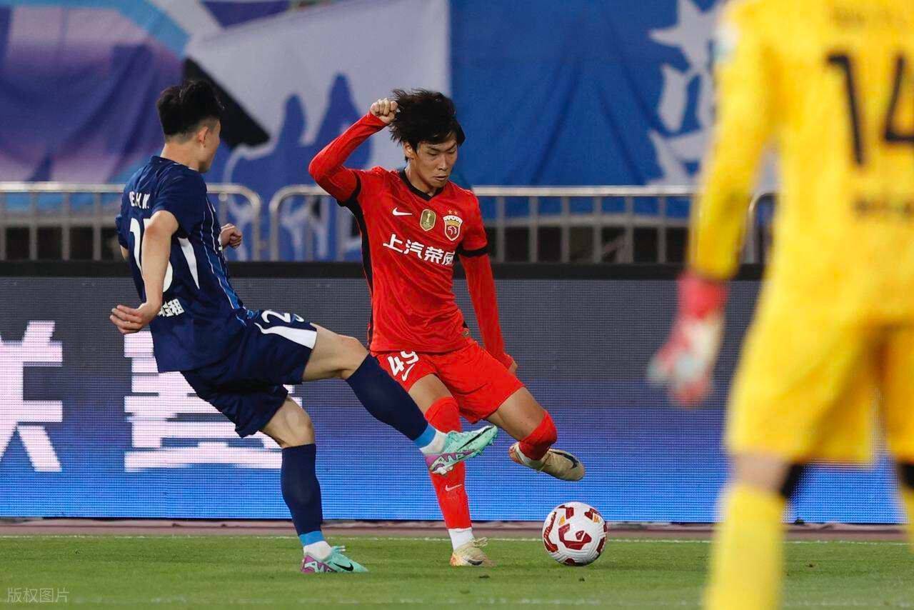 包含年轻球员表现抢眼,经典比赛掀起轰动的词条 包含年轻球员表现抢眼,经典比赛掀起轰动的词条