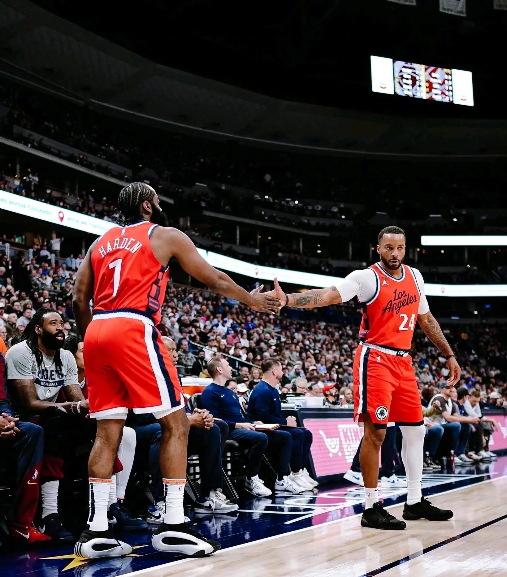 火箭客场灭魔术，哈登比赛定场时刻关键三分的简单介绍