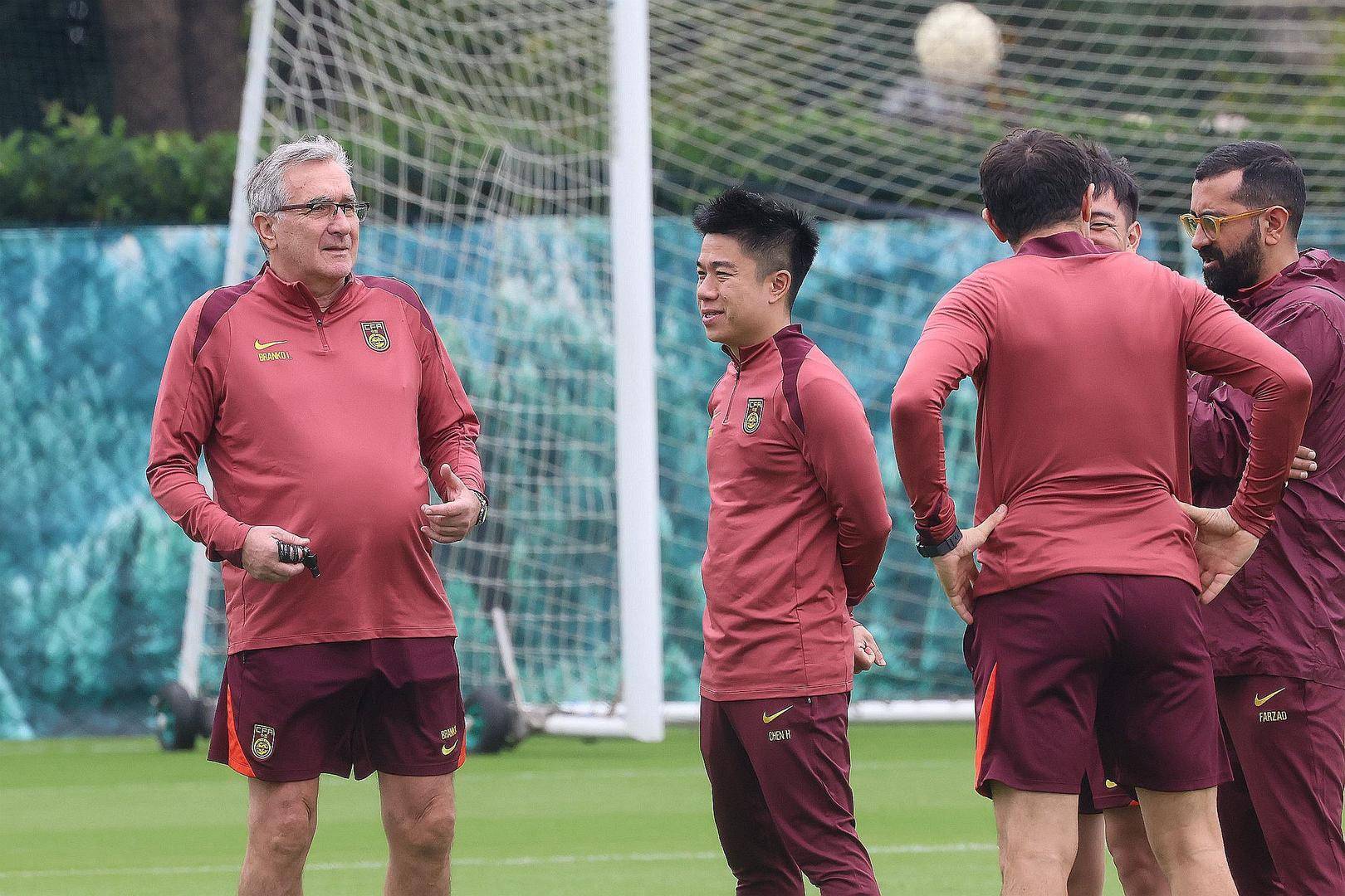 国内球队备战迎接挑战，举世瞩目的简单介绍