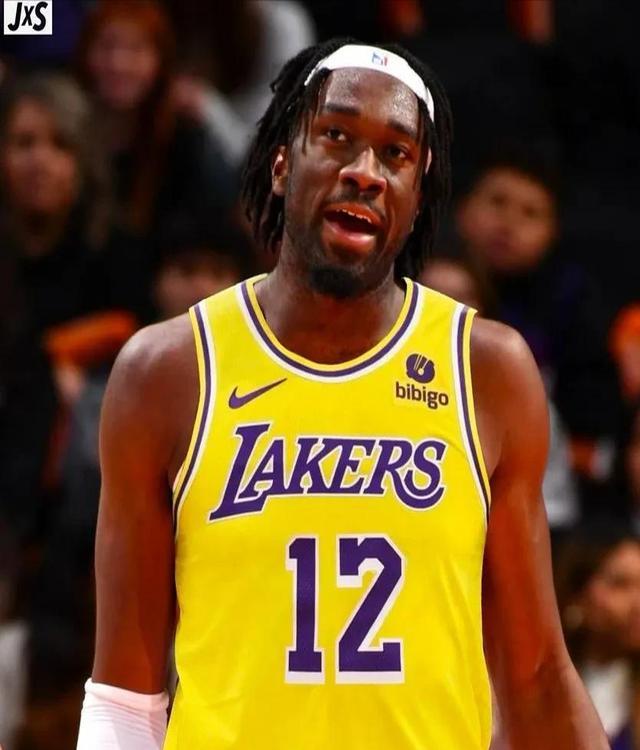 湖人中锋迎来父爱滋润,比赛场上全情投入 湖人中锋迎来父爱滋润,比赛场上全情投入