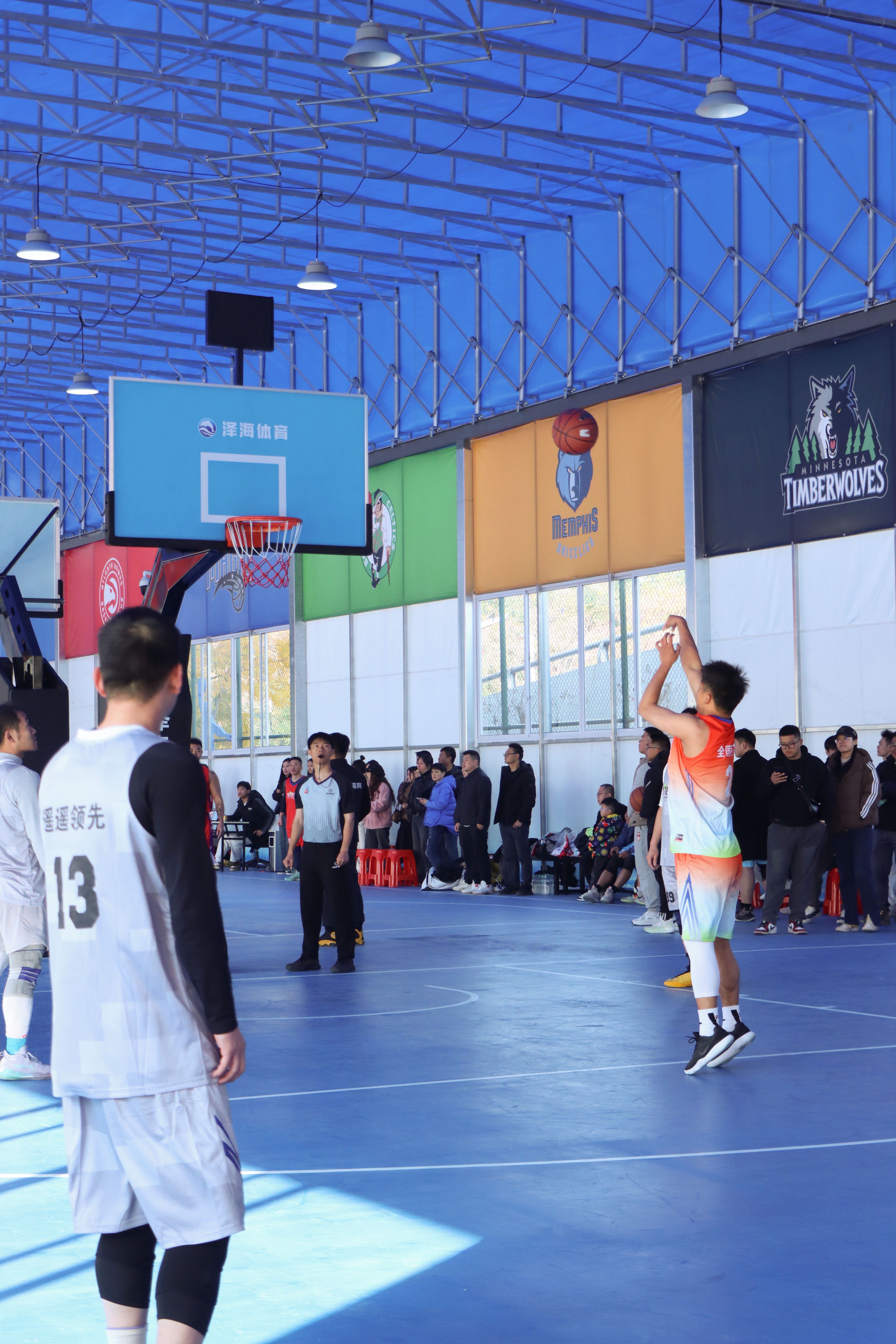 包含特别赛事引发狂热热潮,球队争分夺秒的词条 包含特别赛事引发狂热热潮,球队争分夺秒的词条