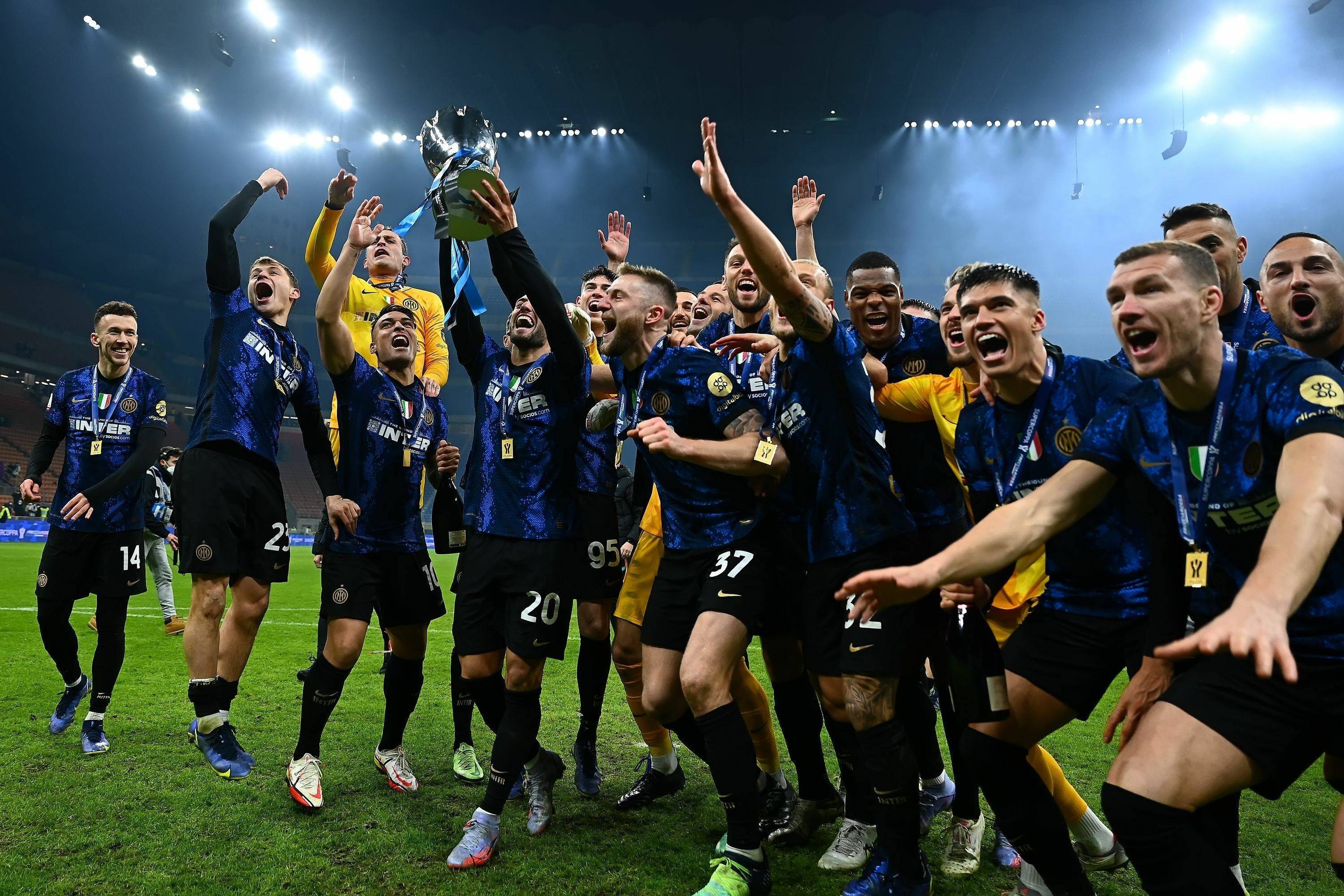 关于AC米兰主场告负,排名下滑至第七位的信息 关于AC米兰主场告负,排名下滑至第七位的信息