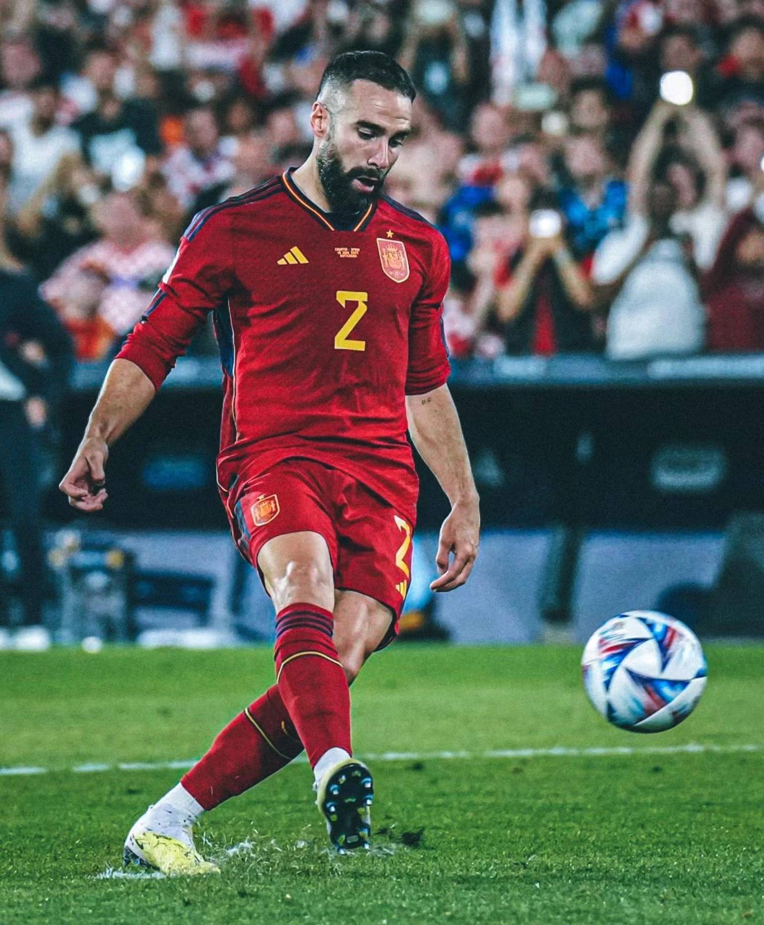 足球明星在比赛中展现出色技艺 足球明星在比赛中展现出色技艺