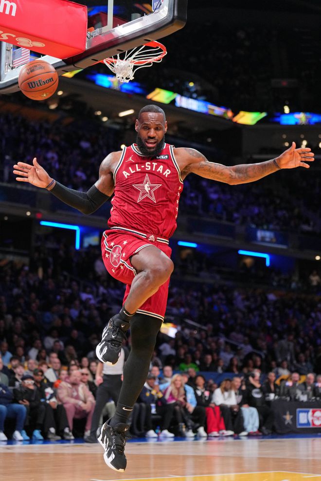 湖人全明星集合,寻求新目标携手共进 湖人全明星集合,寻求新目标携手共进