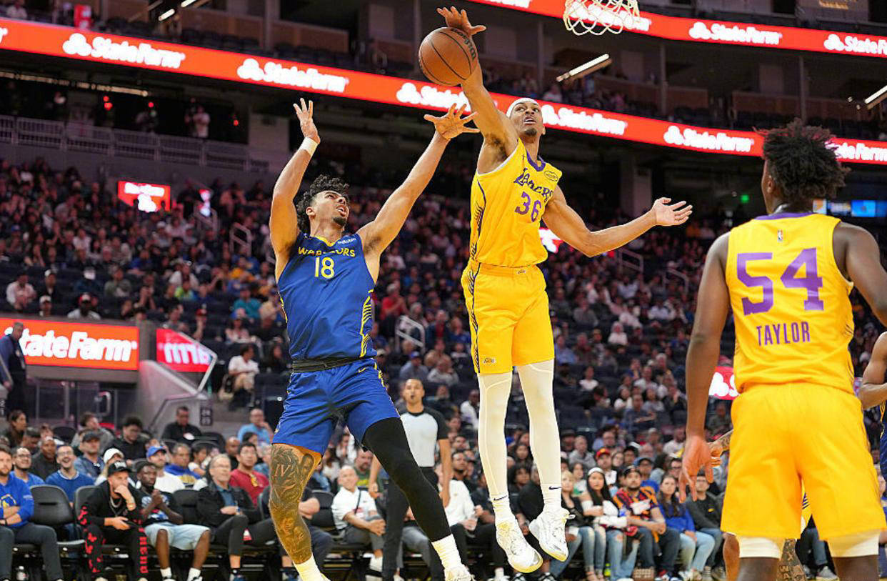 球队替补球员在比赛中挺身而出 球队替补球员在比赛中挺身而出