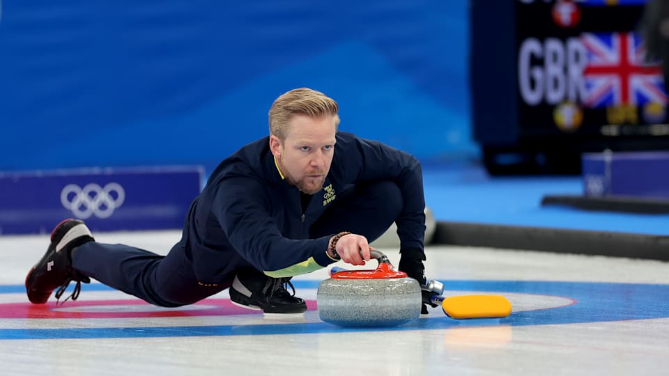 冰岛冰壶选手策马飞奔，压倒群雄