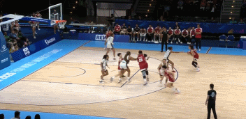 西班牙女篮激战波兰晋级半决赛