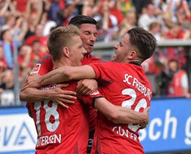 法兰克福客场战胜对手,稳住前四位置 法兰克福客场战胜对手,稳住前四位置