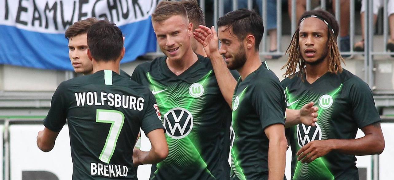 包含意外在霍芬海姆主场获得胜利的词条