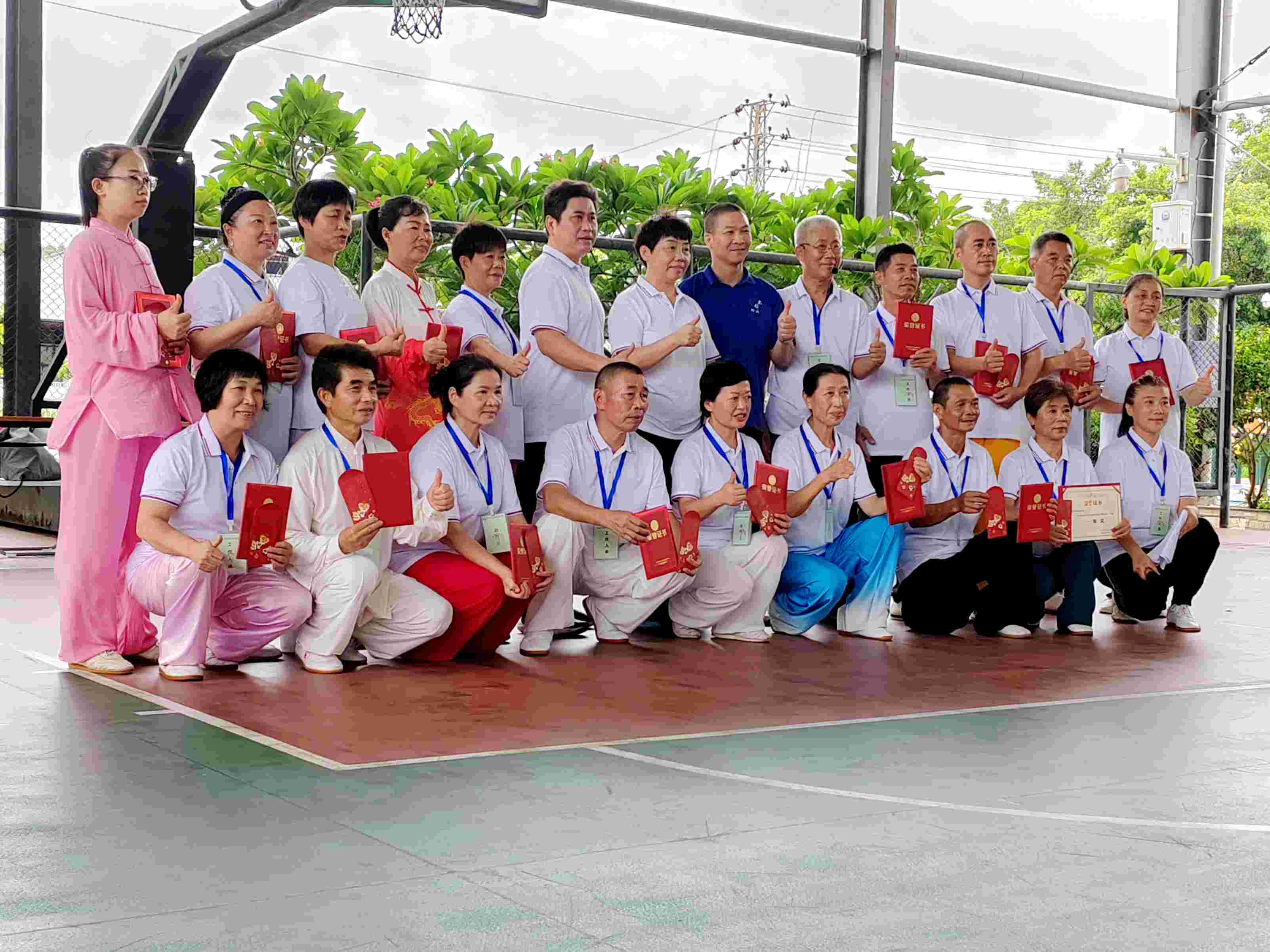 世界各地运动员齐聚一堂，相互切磋技艺