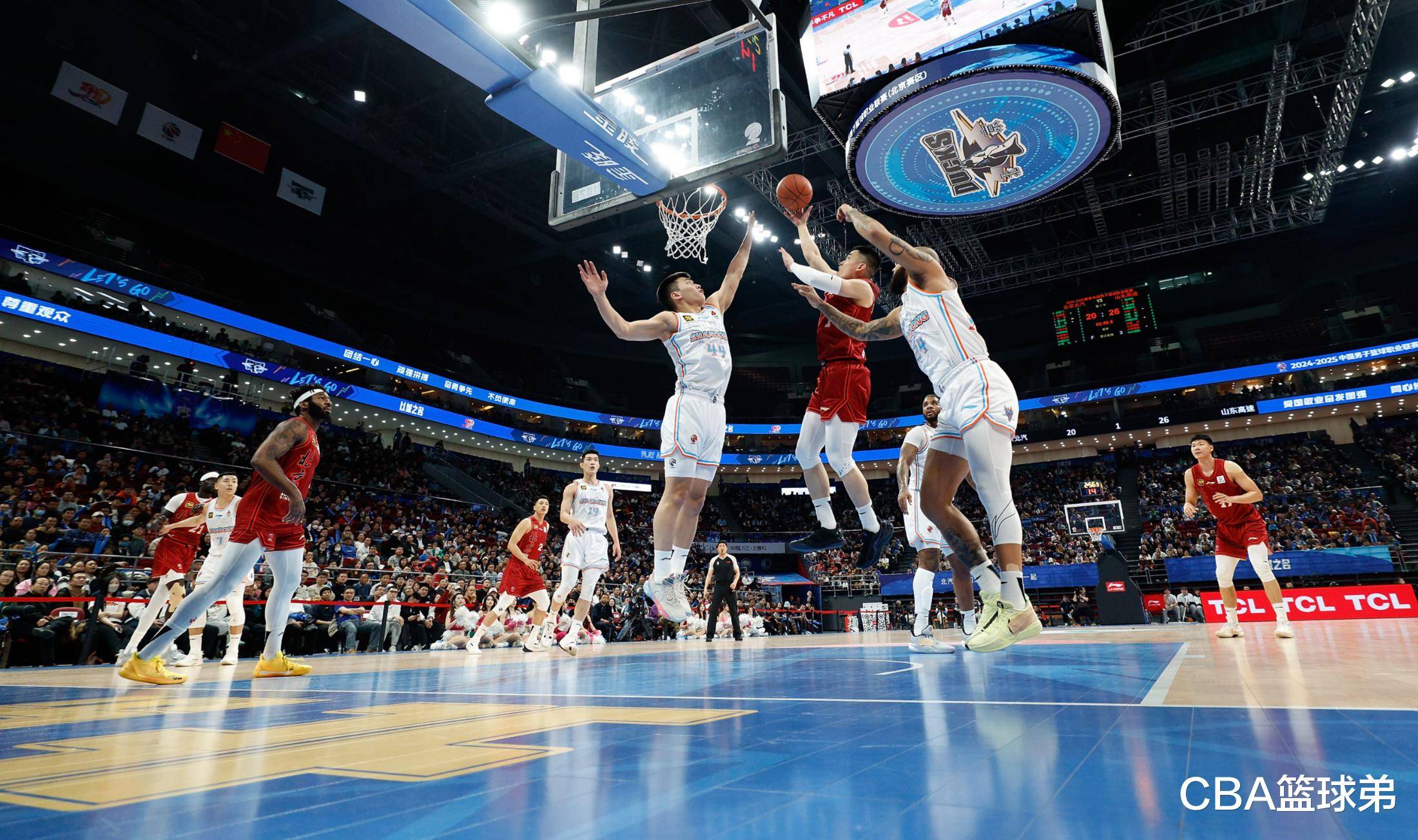 黄蜂连胜暂时停滞球员不气馁,改进战术 黄蜂连胜暂时停滞球员不气馁,改进战术