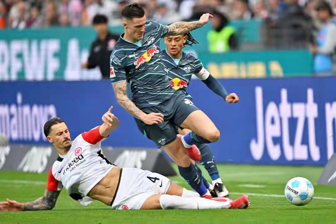 奥格斯堡在客场惜败勒沃库森,遗憾打破连胜 奥格斯堡在客场惜败勒沃库森,遗憾打破连胜