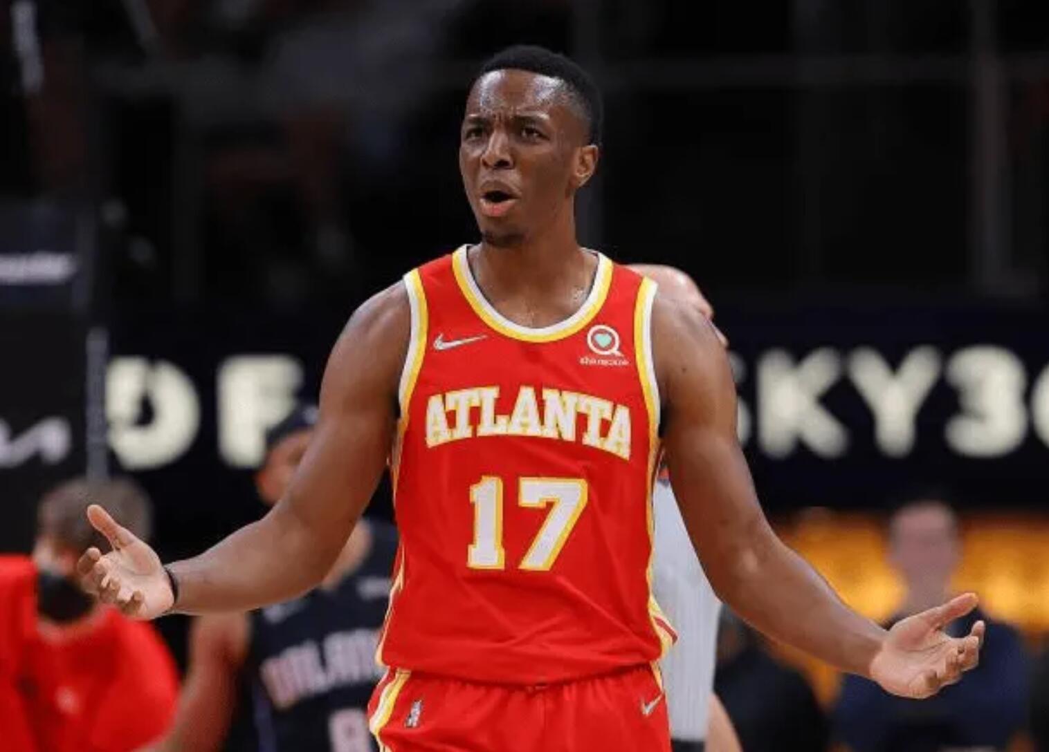 老鹰球员精准投篮，领先分数拉大