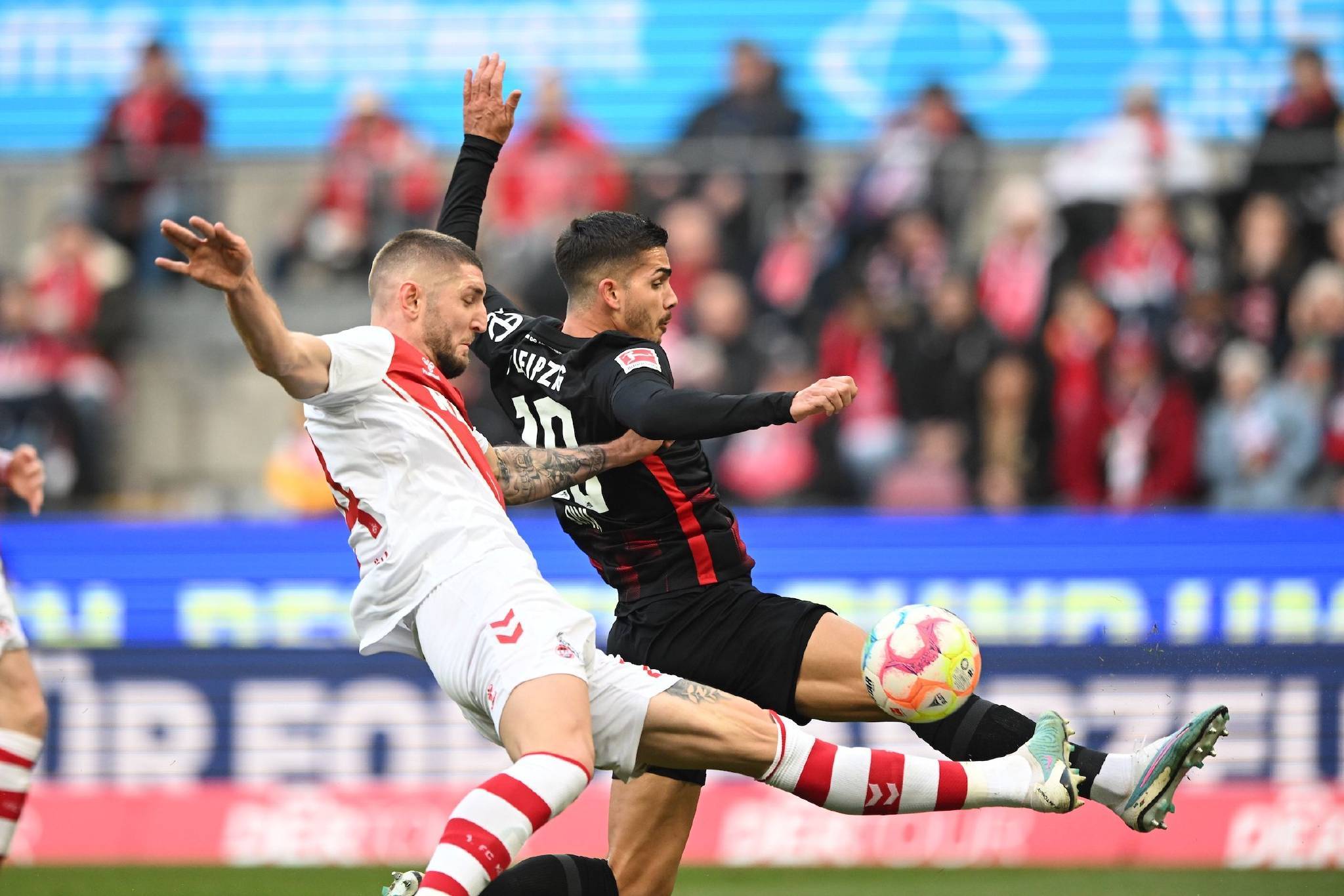 法兰克福在主场击溃对手,信心倍增 法兰克福在主场击溃对手,信心倍增