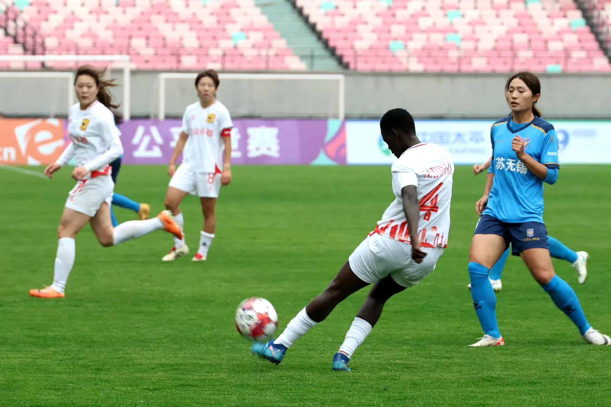 镇江女足连胜连笑,夺取四连杯 镇江女足连胜连笑,夺取四连杯