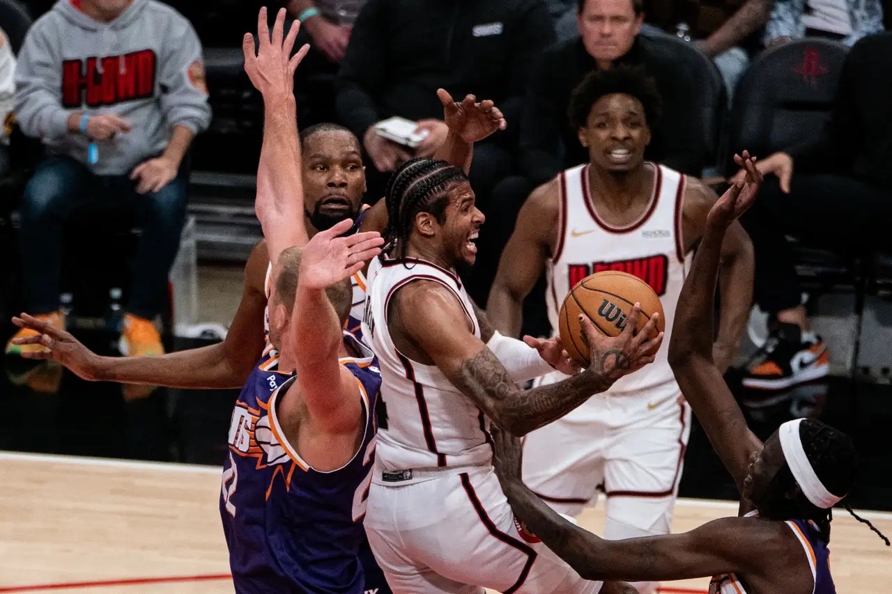 火箭主场击败76人，西部半决赛大比分领先