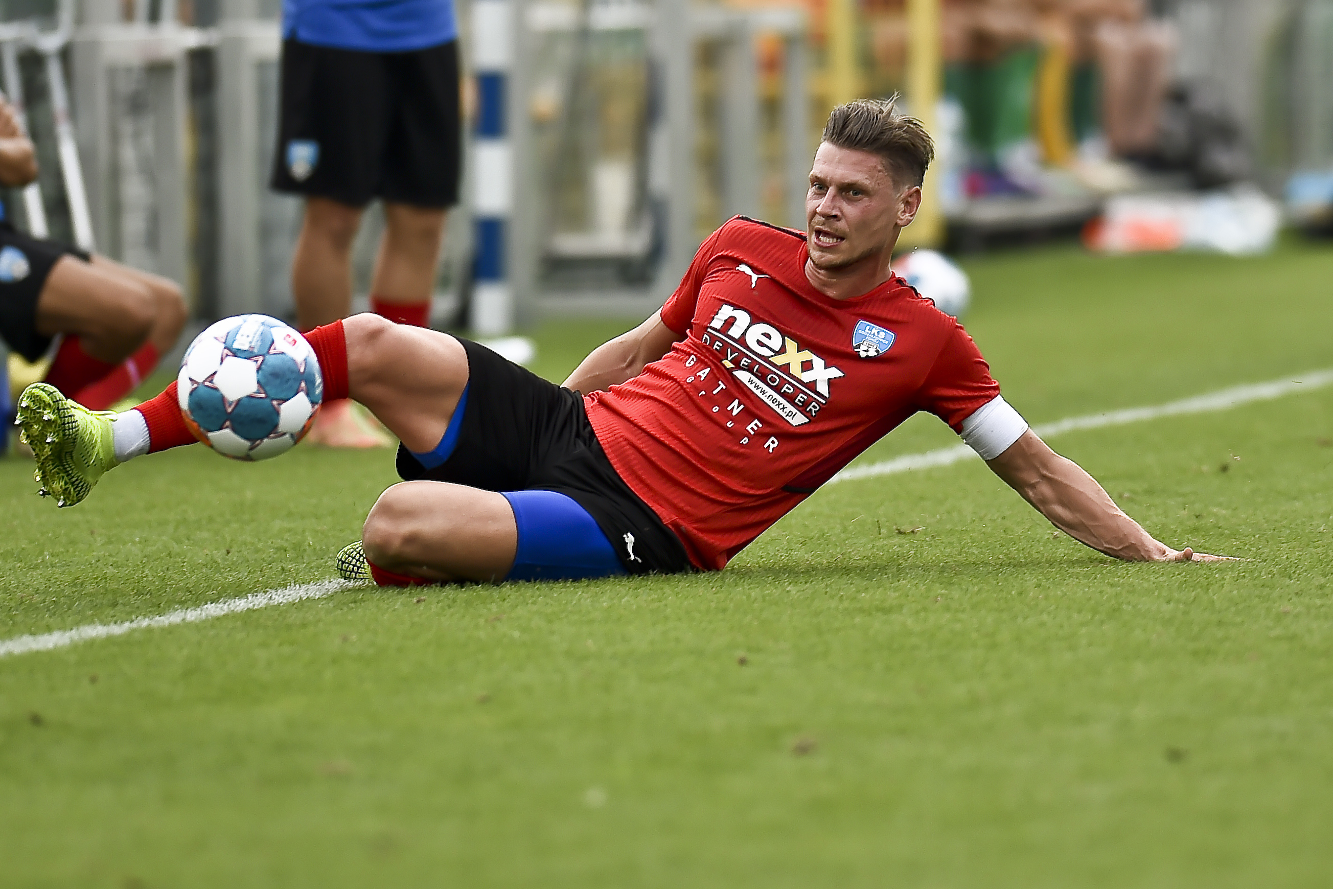 效力球队主将受伤复出:全情奉献带领球队胜利 效力球队主将受伤复出:全情奉献带领球队胜利