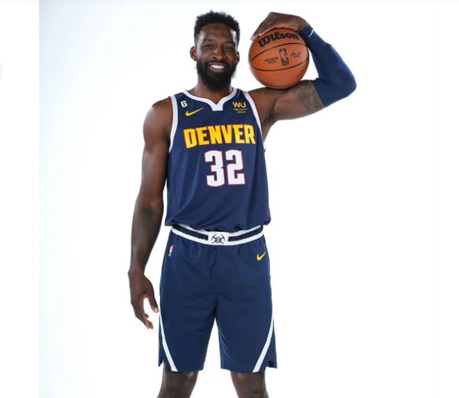 效力球队主将受伤复出:全情奉献带领球队胜利 效力球队主将受伤复出:全情奉献带领球队胜利