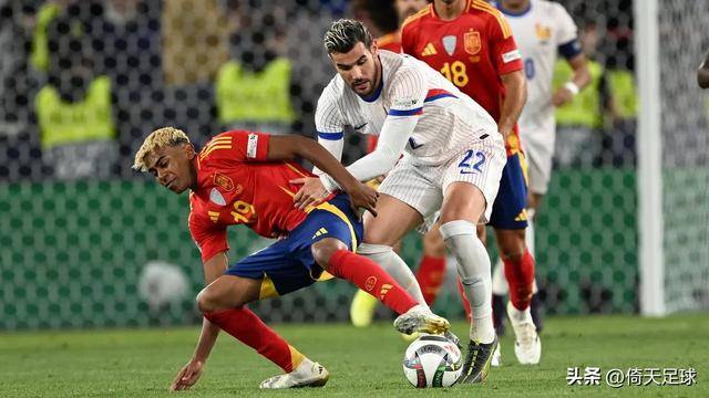 西班牙足球传奇球员在巅峰对决中脱颖而出