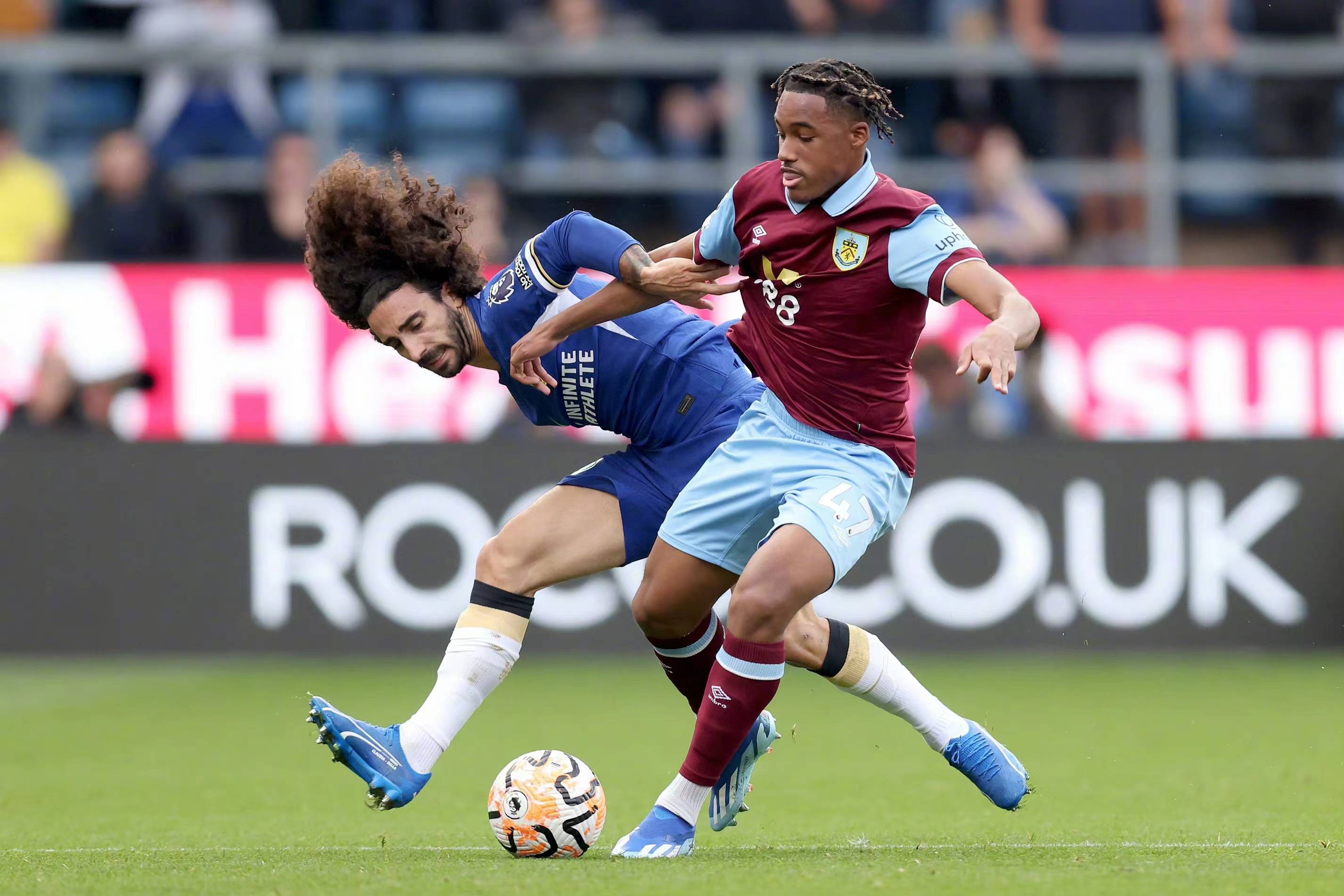 华伦西亚主场告捷,稳居积分榜中游 华伦西亚主场告捷,稳居积分榜中游