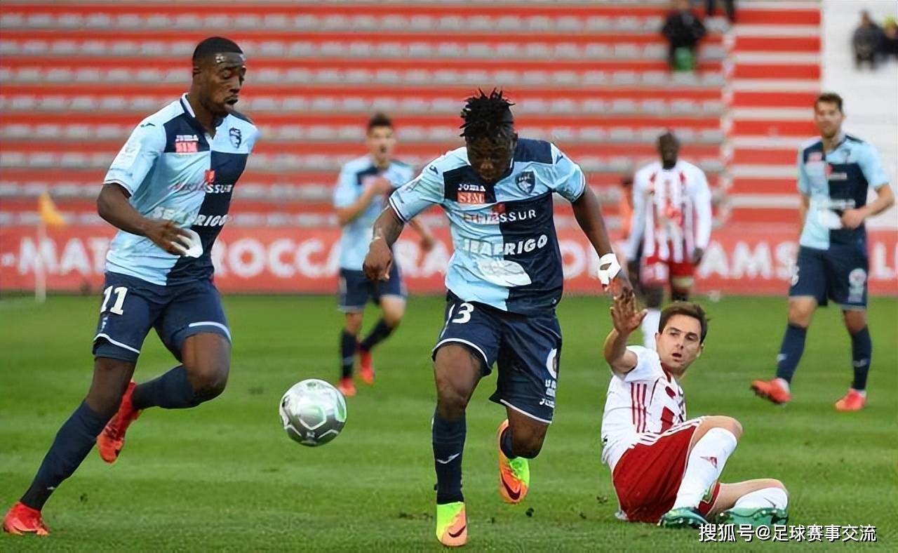 圣埃蒂安队在法国顶级足球联赛中实现胜利