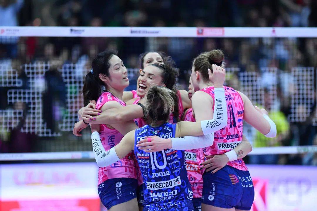 加拿大女子排球队连胜,晋级四强 加拿大女子排球队连胜,晋级四强