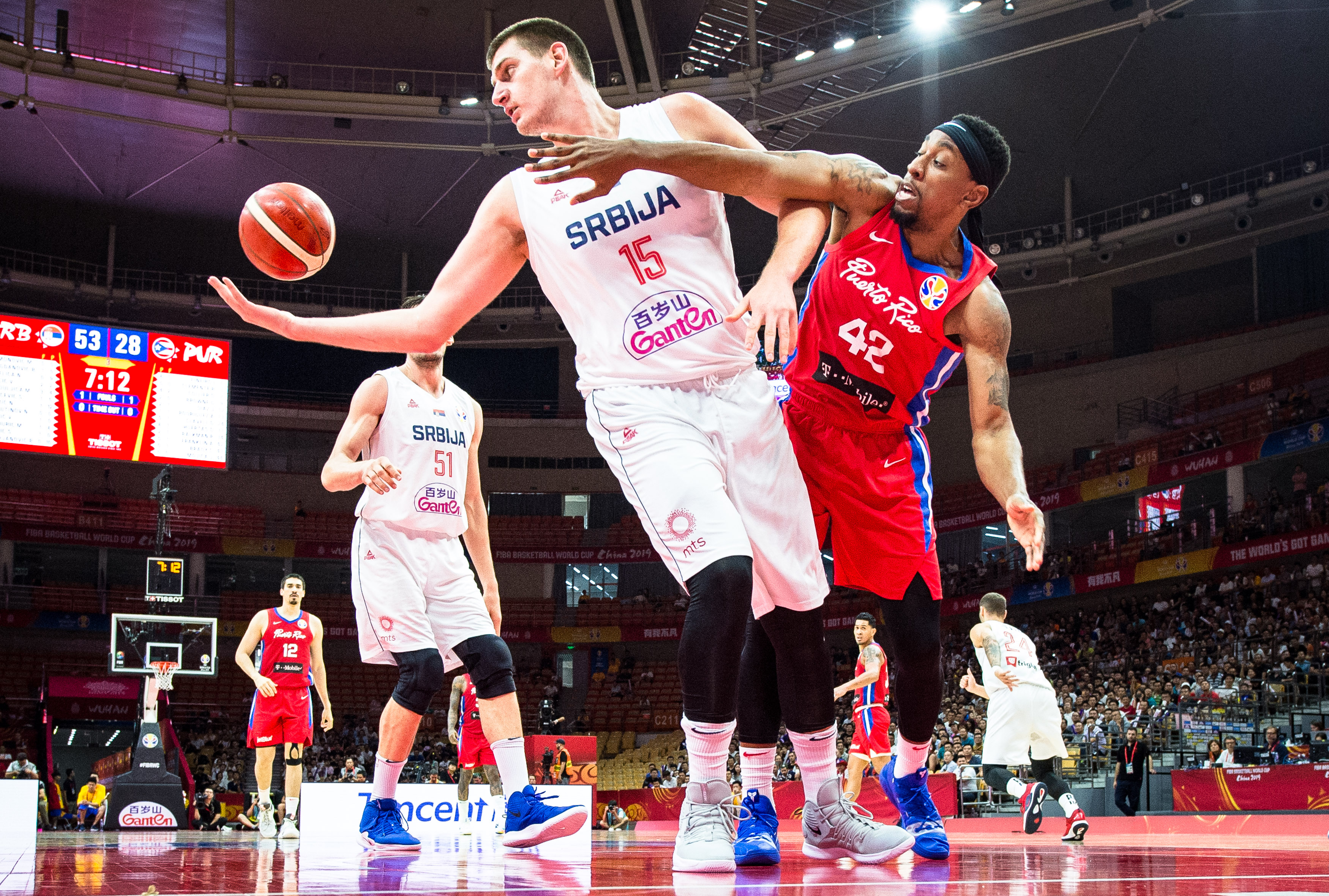 印度尼西亚篮球比赛强强对话，实力不相上下