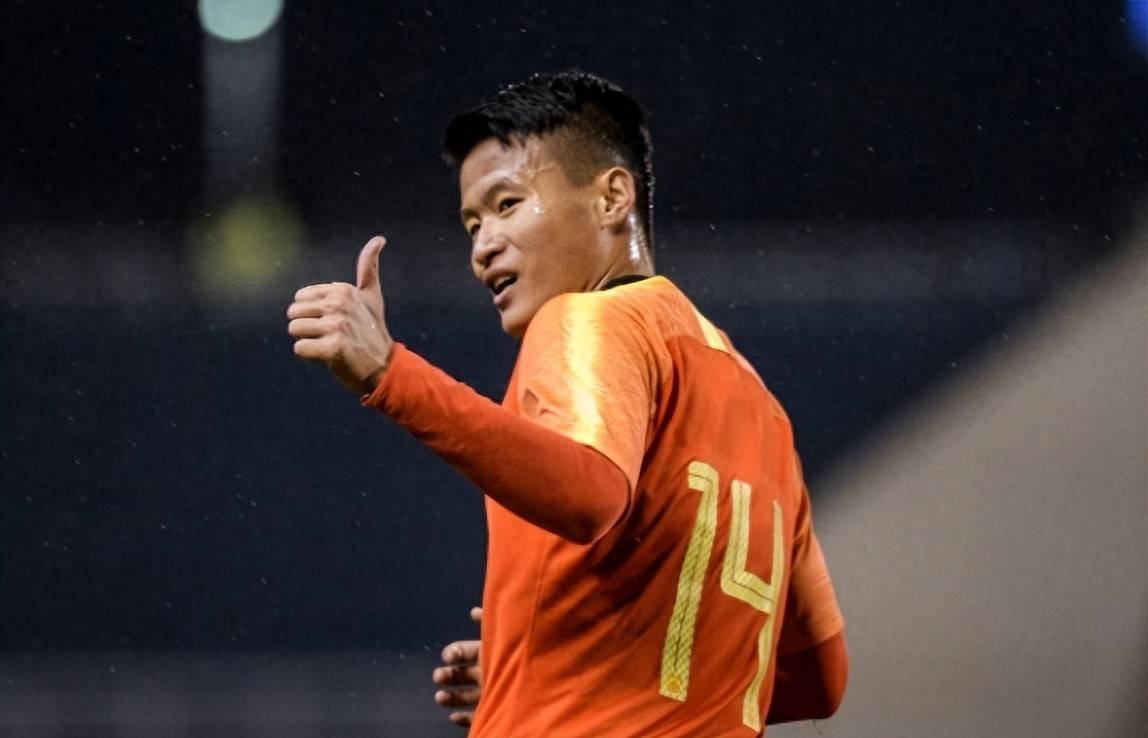 出色表现受瞩目,成为球队贡献者 出色表现受瞩目,成为球队贡献者