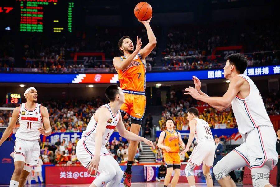 一支强队在季后赛中遭遇困难 一支强队在季后赛中遭遇困难