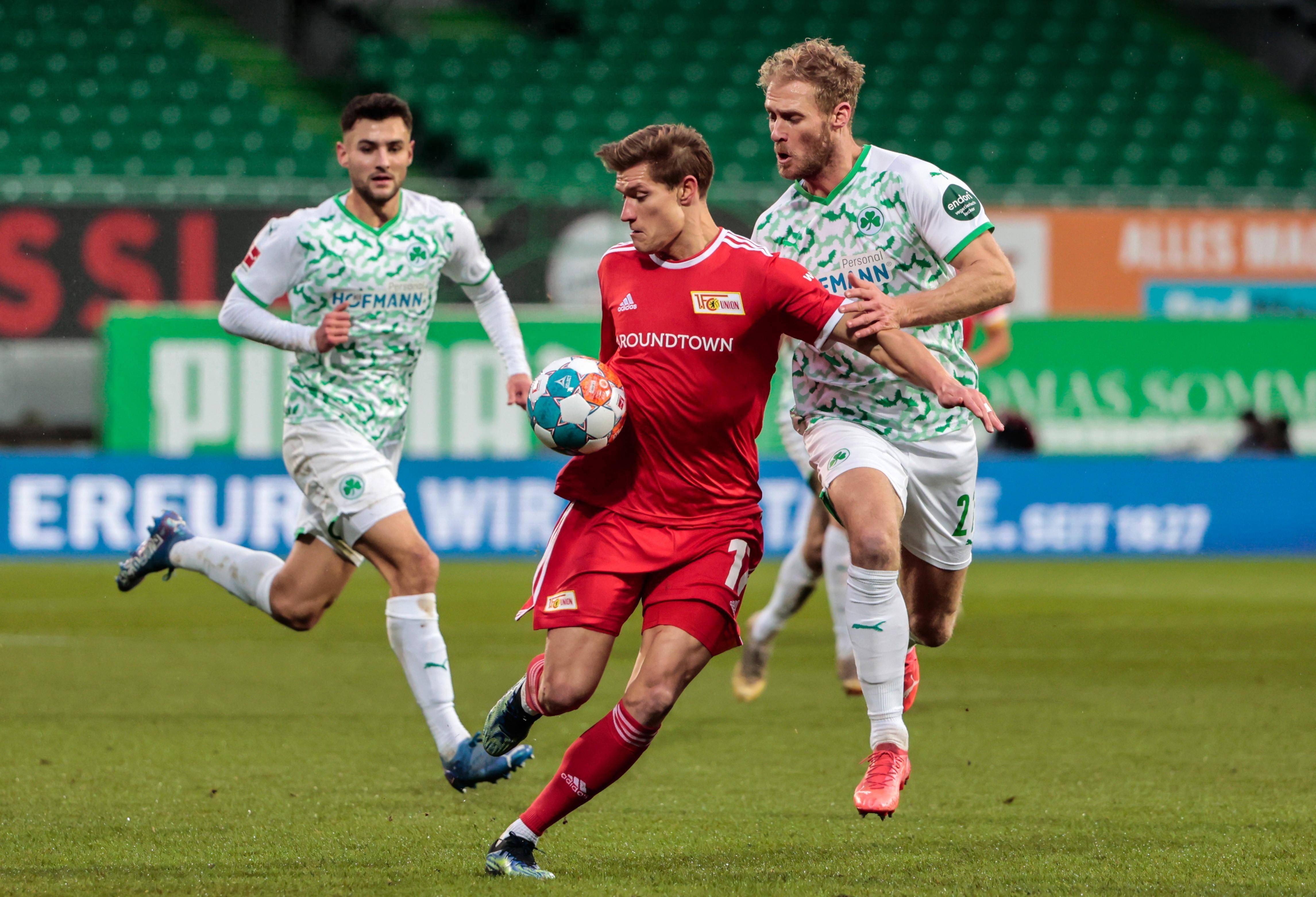 弗赖堡客场大败,德甲降级区压力再次加大 弗赖堡客场大败,德甲降级区压力再次加大