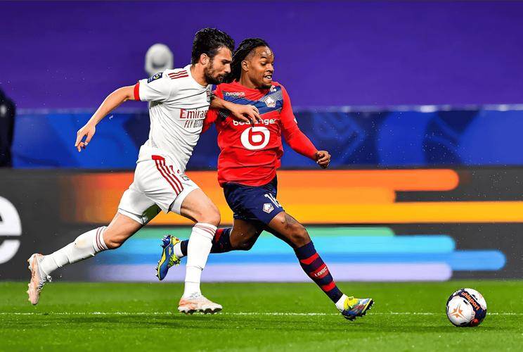 阿克英顿主场大胜,保级形势逐渐好转 阿克英顿主场大胜,保级形势逐渐好转