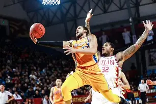 卡斯帕拉客场惨败，积分下滑落寞