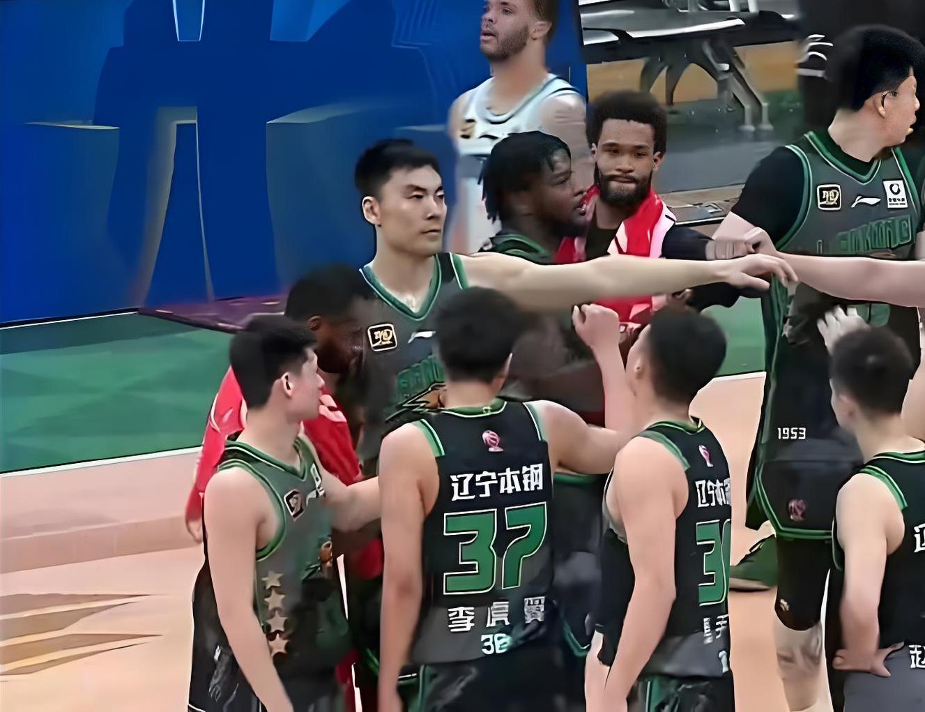 弗赖堡与汉堡SV将上演一场激烈的对决的简单介绍 弗赖堡与汉堡SV将上演一场激烈的对决的简单介绍