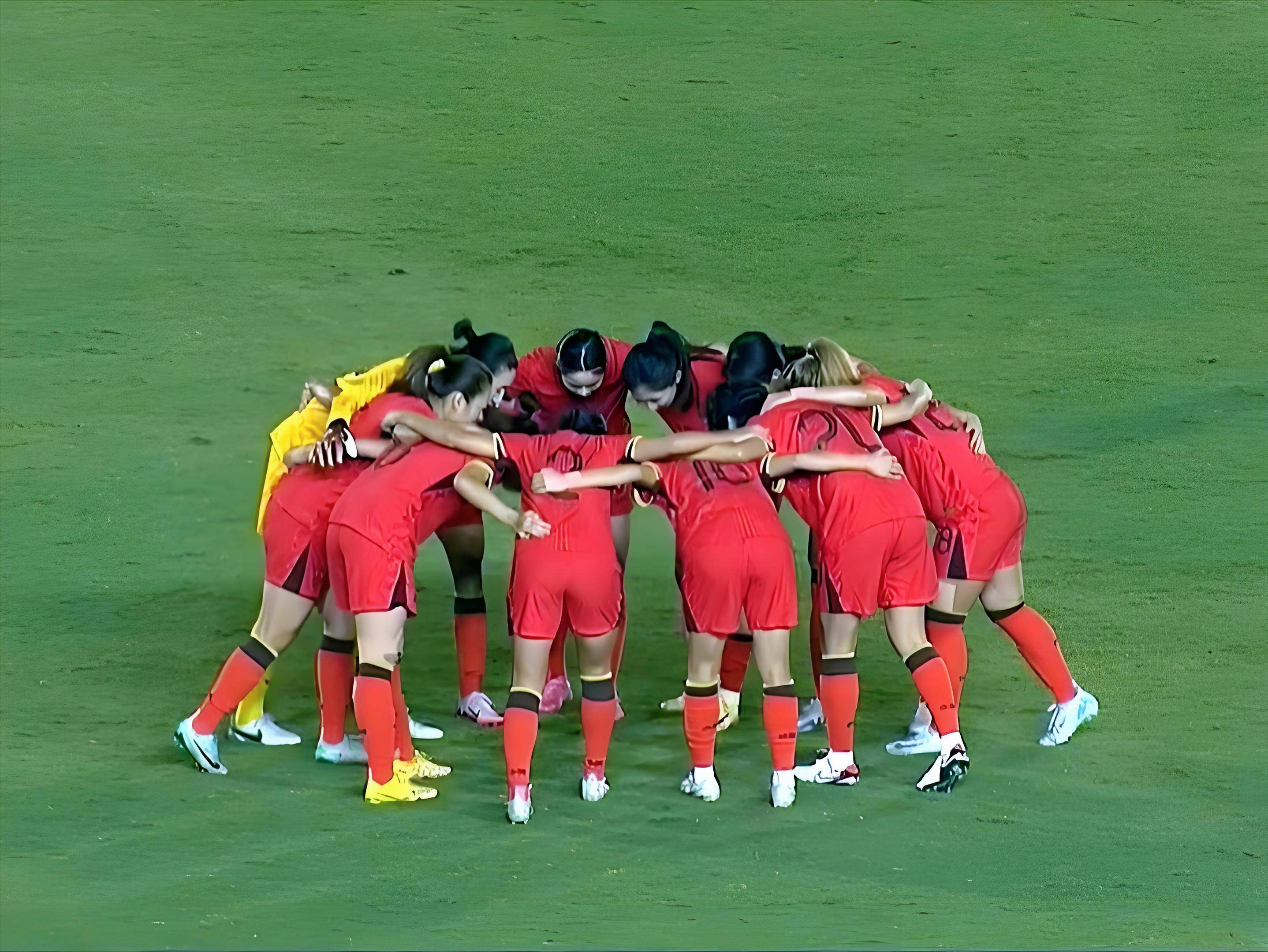 泰国女足队在比赛中展示实力 泰国女足队在比赛中展示实力