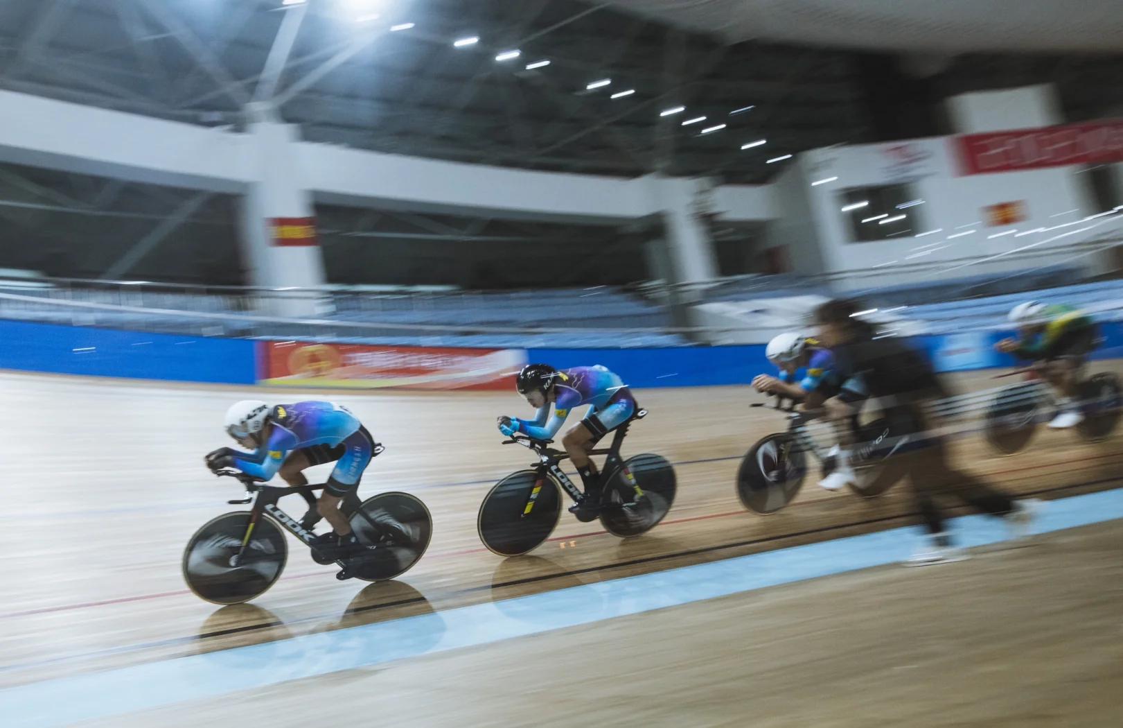 精彩瞬间回放,场上动作充满看点 精彩瞬间回放,场上动作充满看点