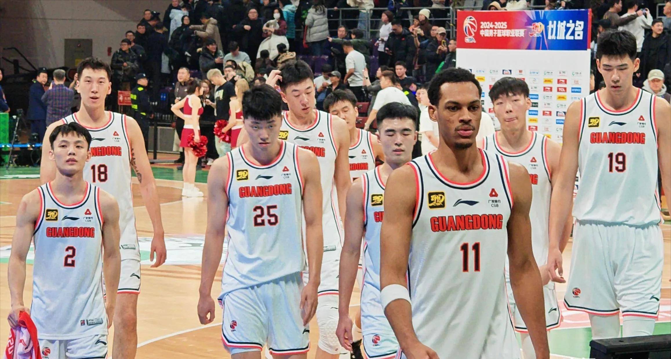 新援加入球队现身赛场,贡献出色发挥 新援加入球队现身赛场,贡献出色发挥